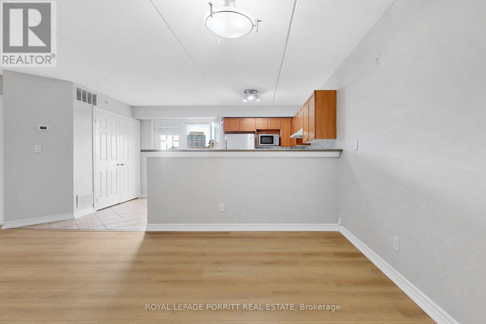 302 - 2085 Appleby Line Property Photo 10