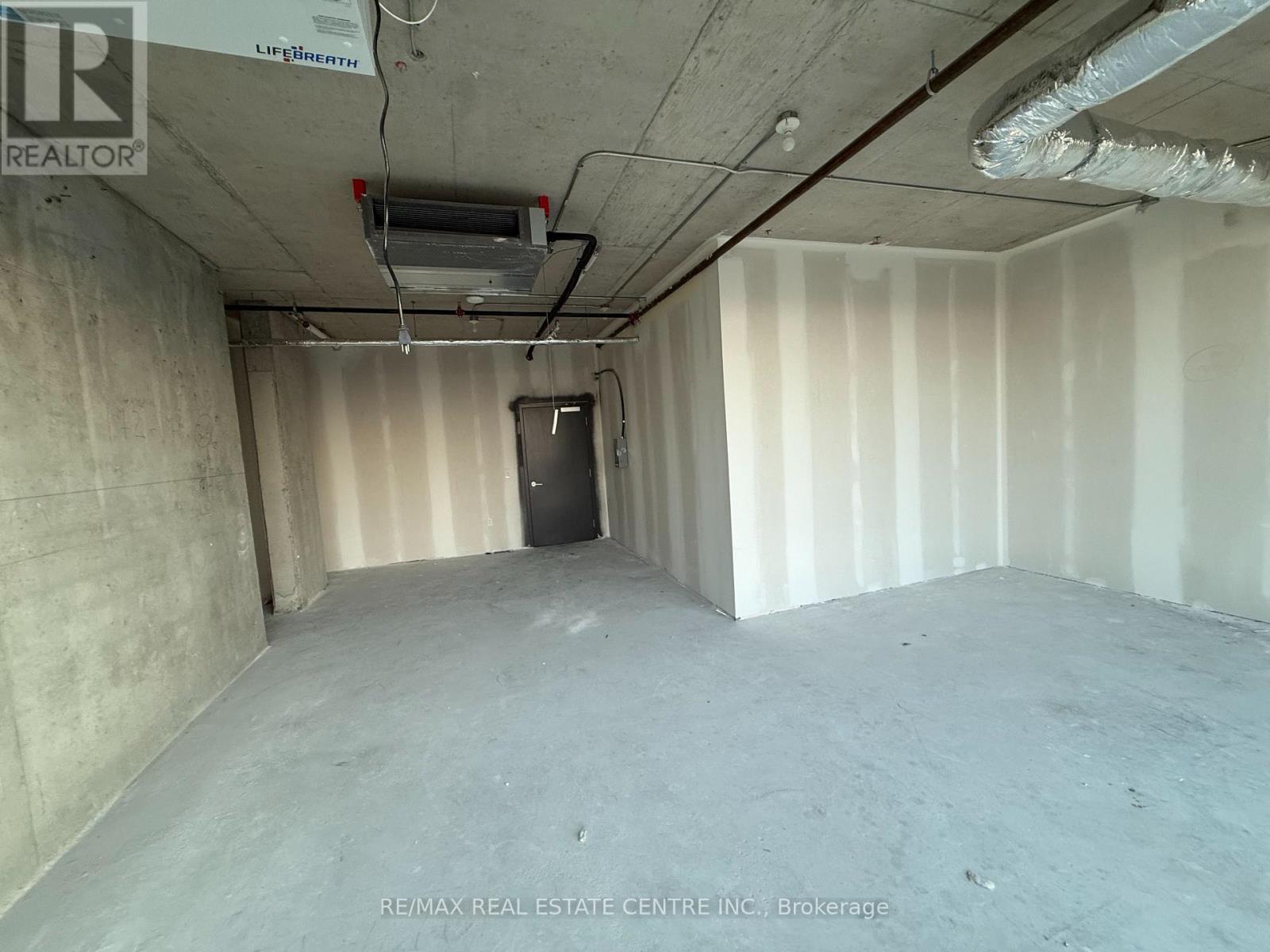 998 Martin Grove Road Property Photo 6