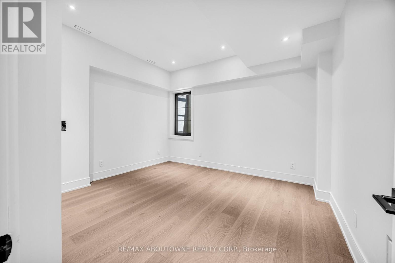 152 Third Line Property Photo 38