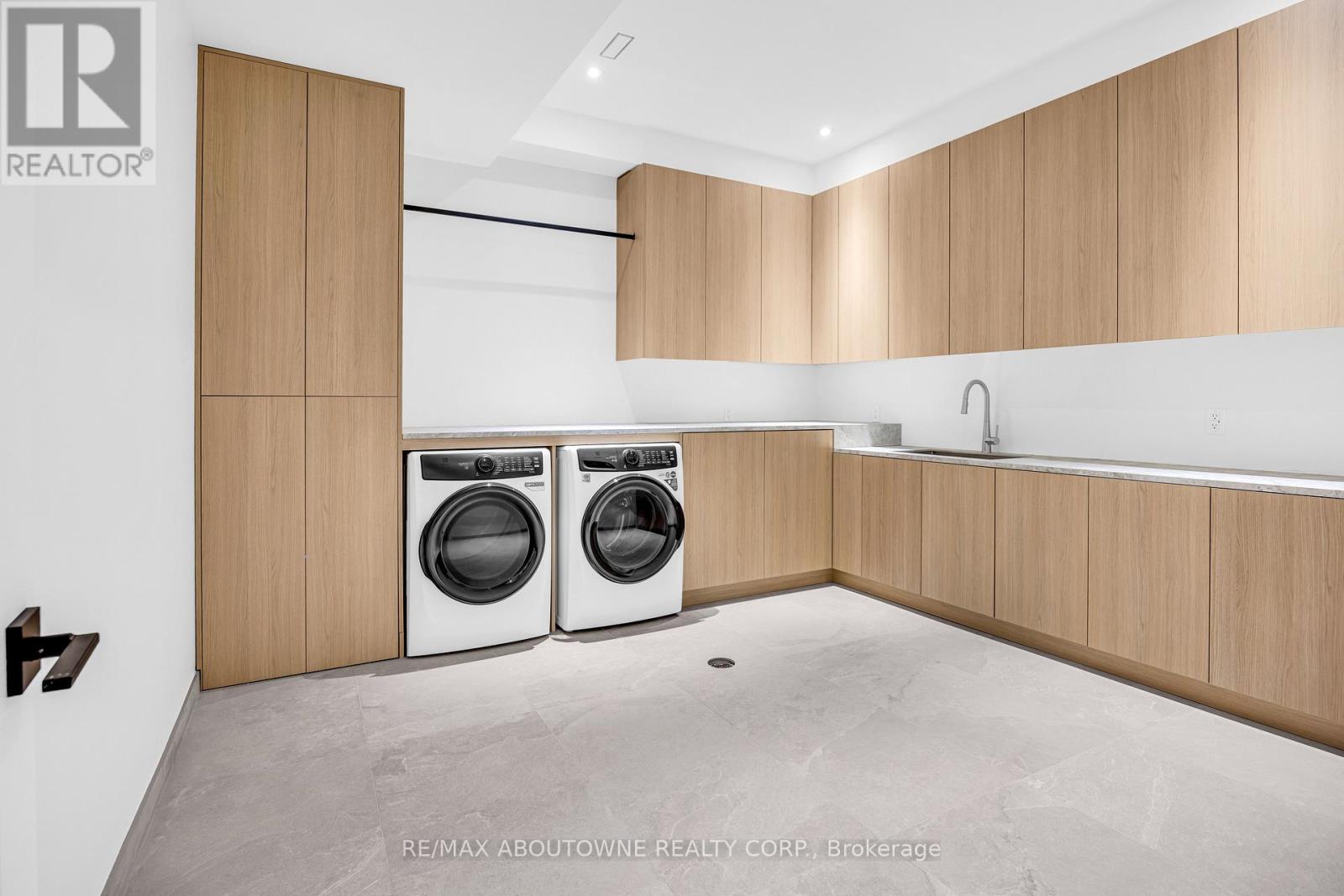 152 Third Line Property Photo 40