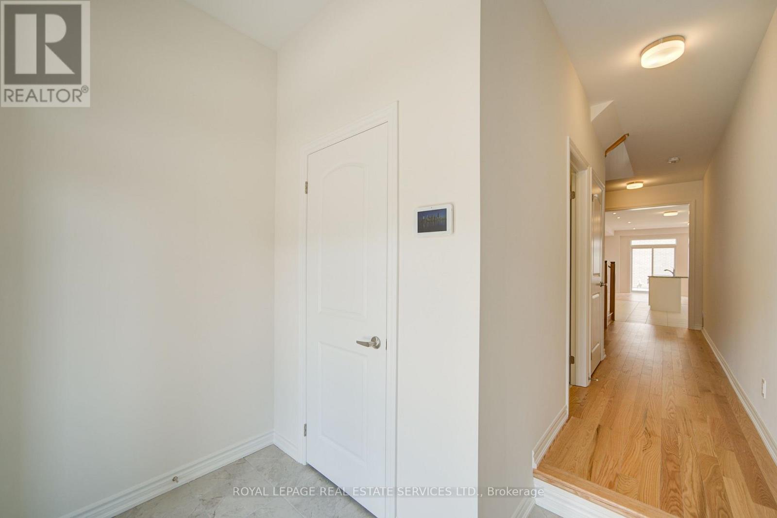 1182 Dartmouth Crescent Property Photo 4