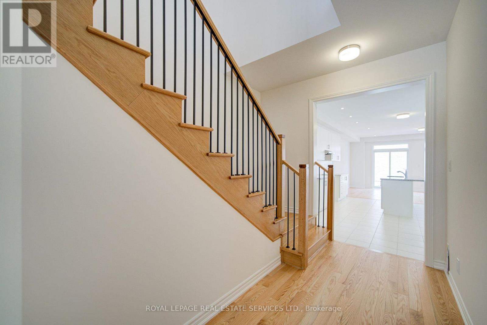 1182 Dartmouth Crescent Property Photo 6
