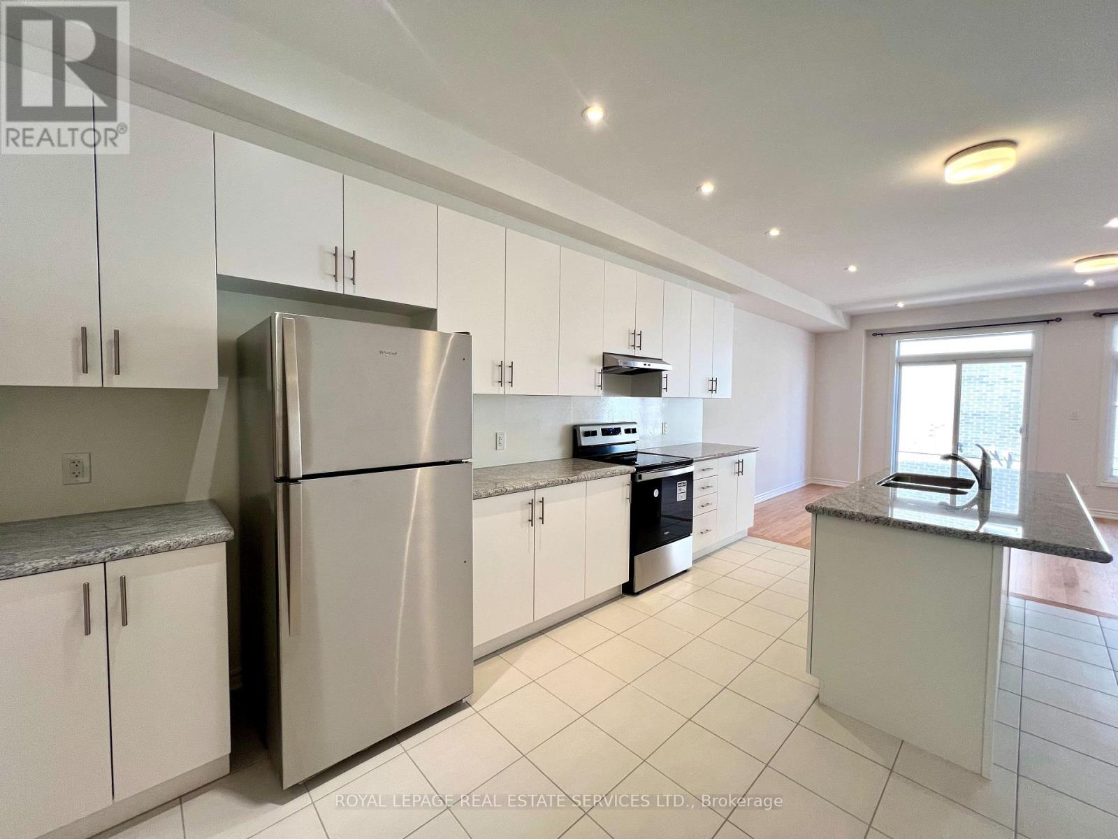 1182 Dartmouth Crescent Property Photo 7