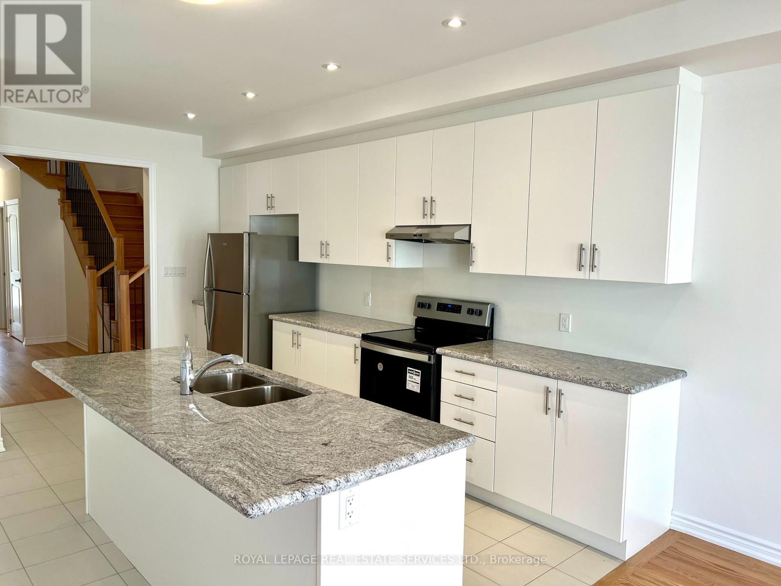 1182 Dartmouth Crescent Property Photo 10