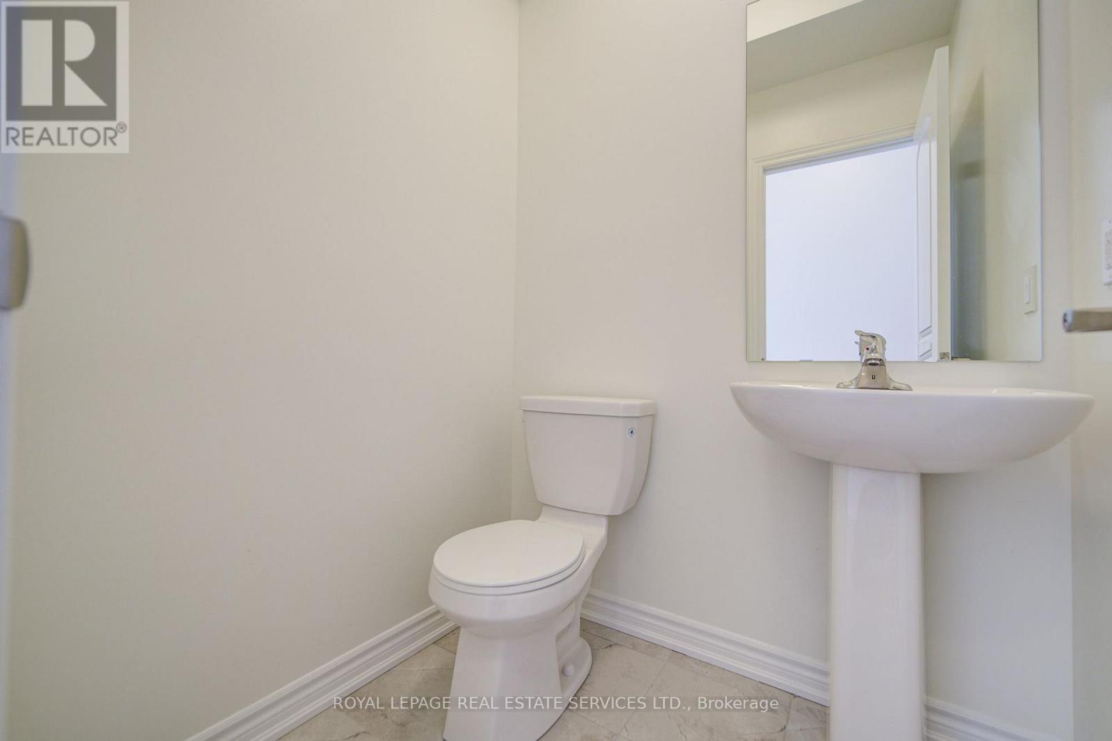 1182 Dartmouth Crescent Property Photo 14