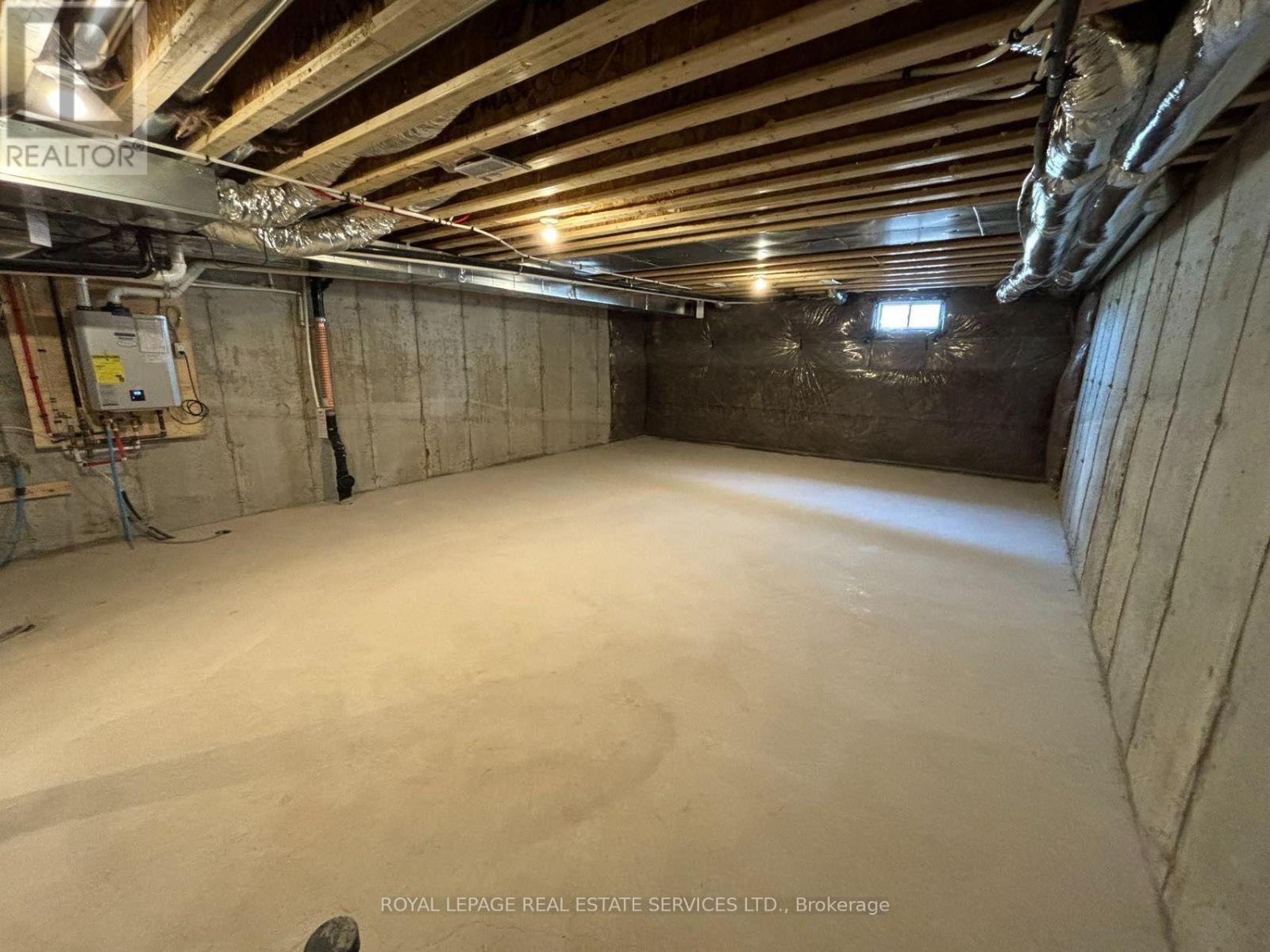 1182 Dartmouth Crescent Property Photo 24