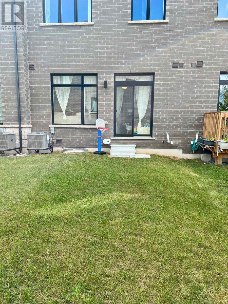 1182 Dartmouth Crescent Property Photo 27