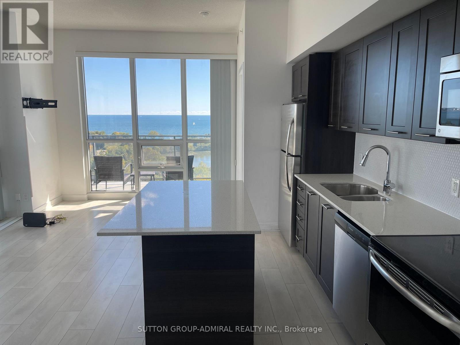 1801 - 2212 Lake Shore Boulevard W Property Photo 2