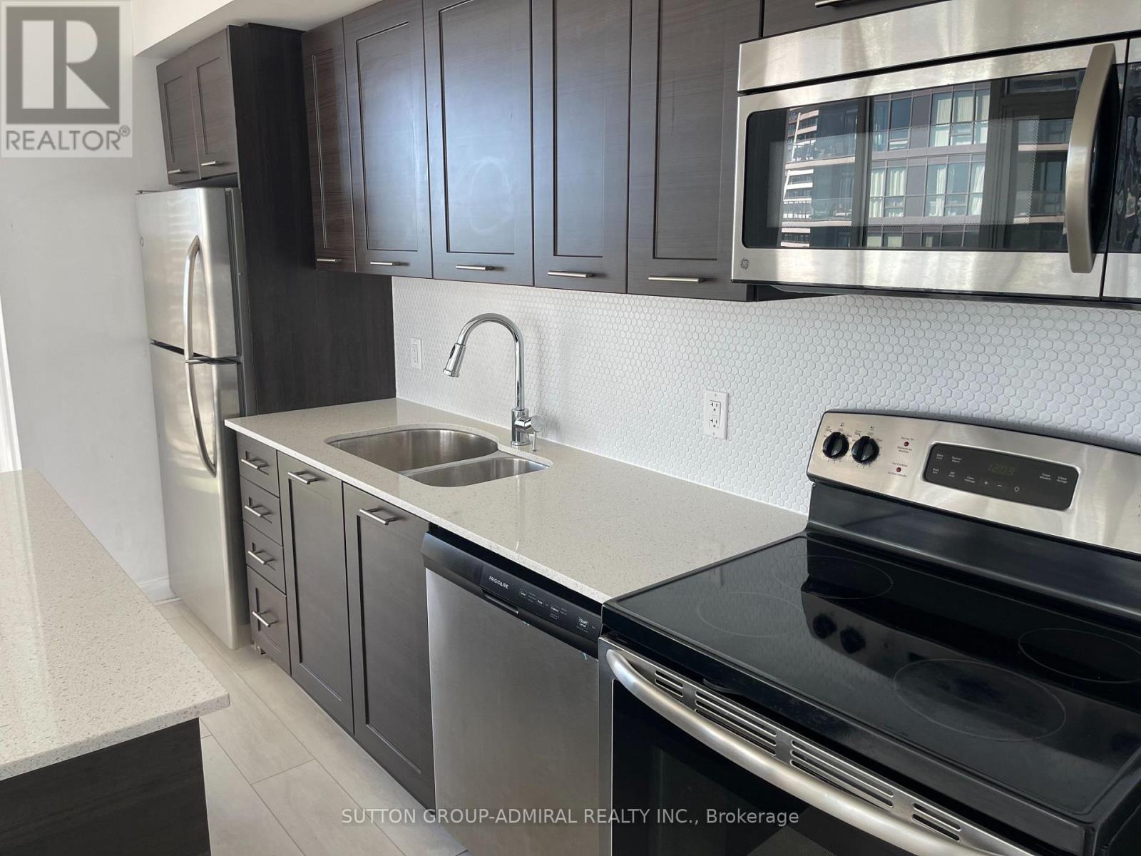 1801 - 2212 Lake Shore Boulevard W Property Photo 3