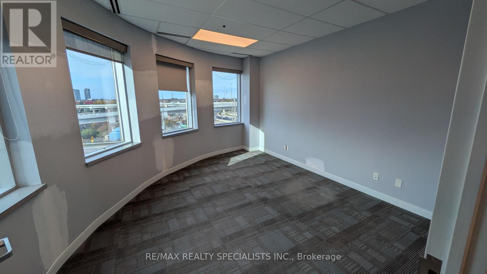 400 - 4310 Sherwoodtowne Boulevard Property Photo 4