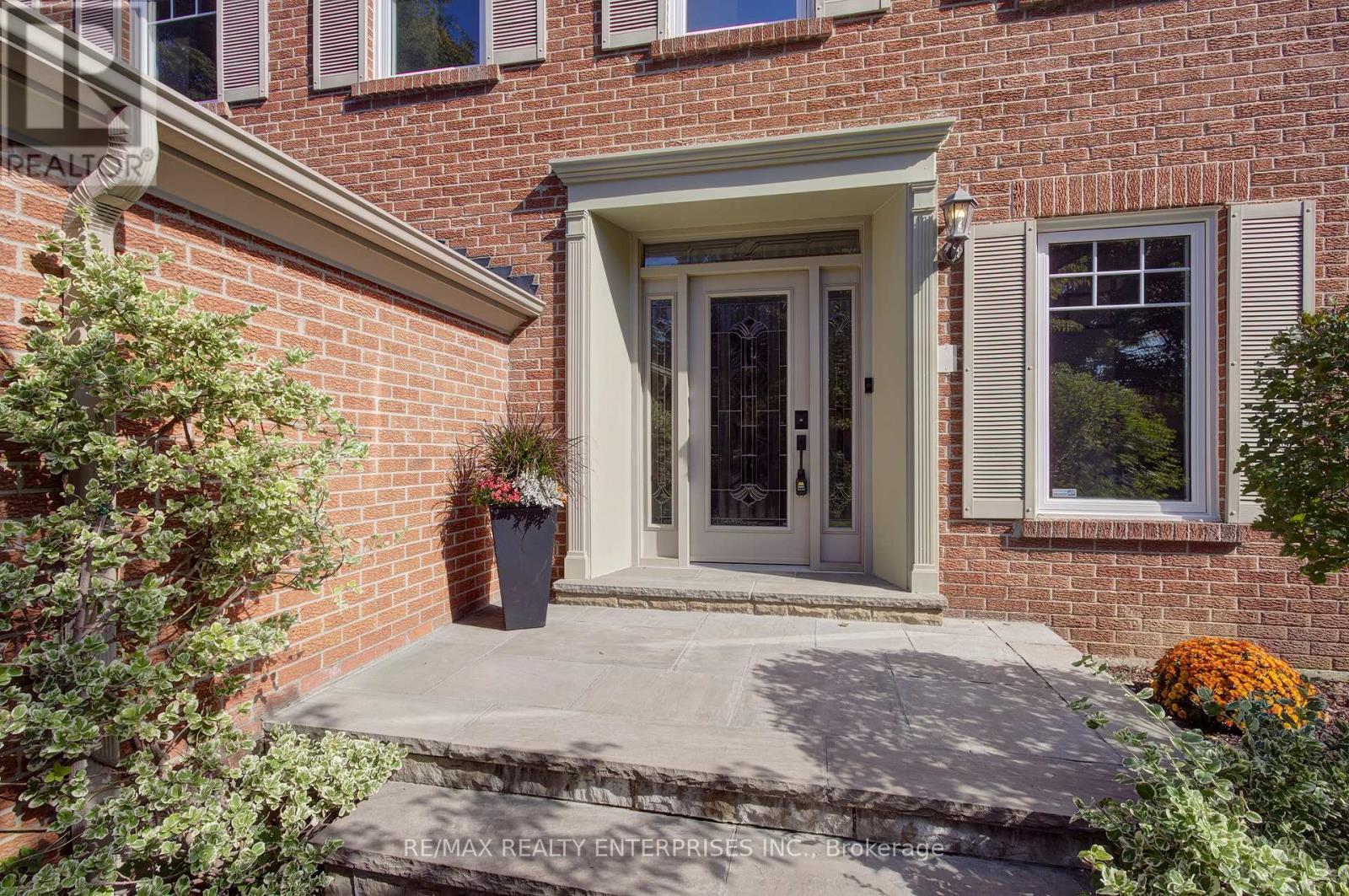 3523 Kingbird Court Property Photo 4