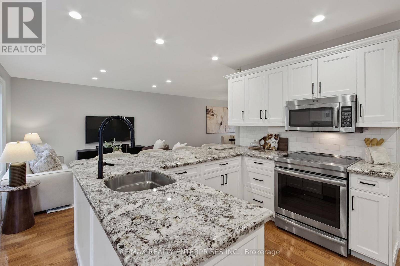 3523 Kingbird Court Property Photo 13