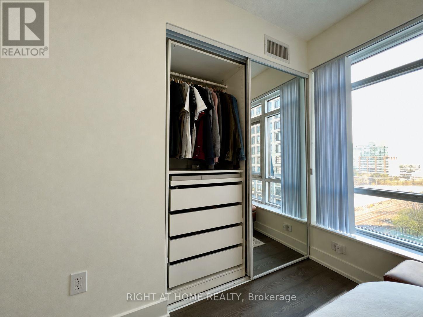 709 - 7 Mabelle Avenue Property Photo 11