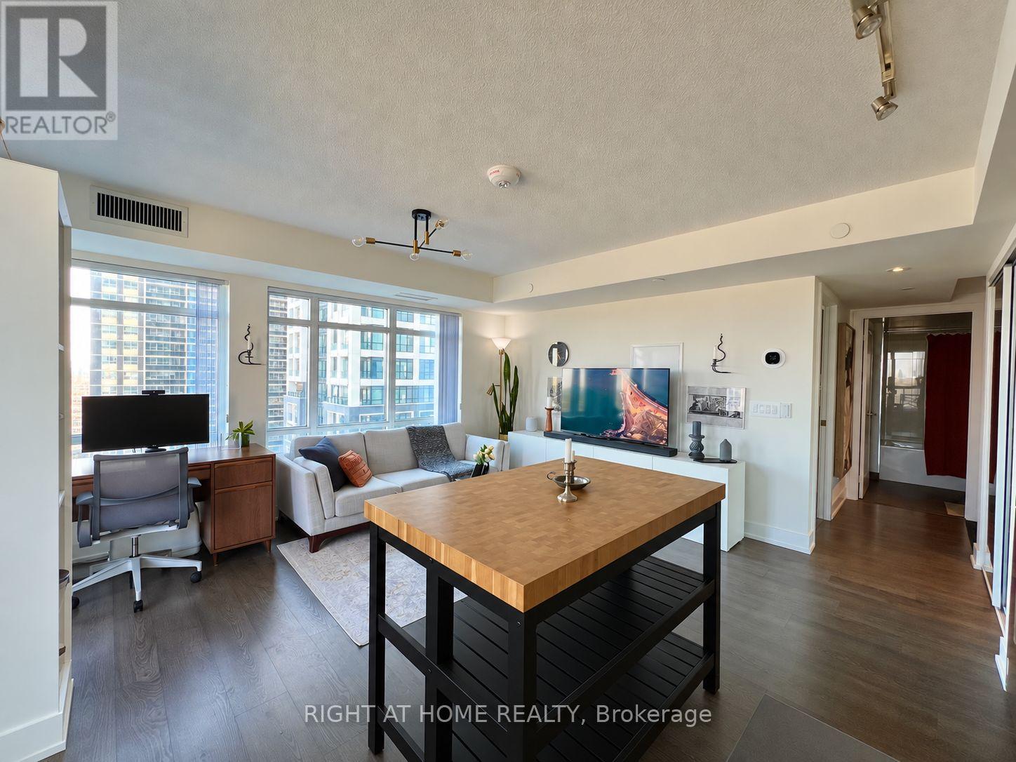 709 - 7 Mabelle Avenue Property Photo 15