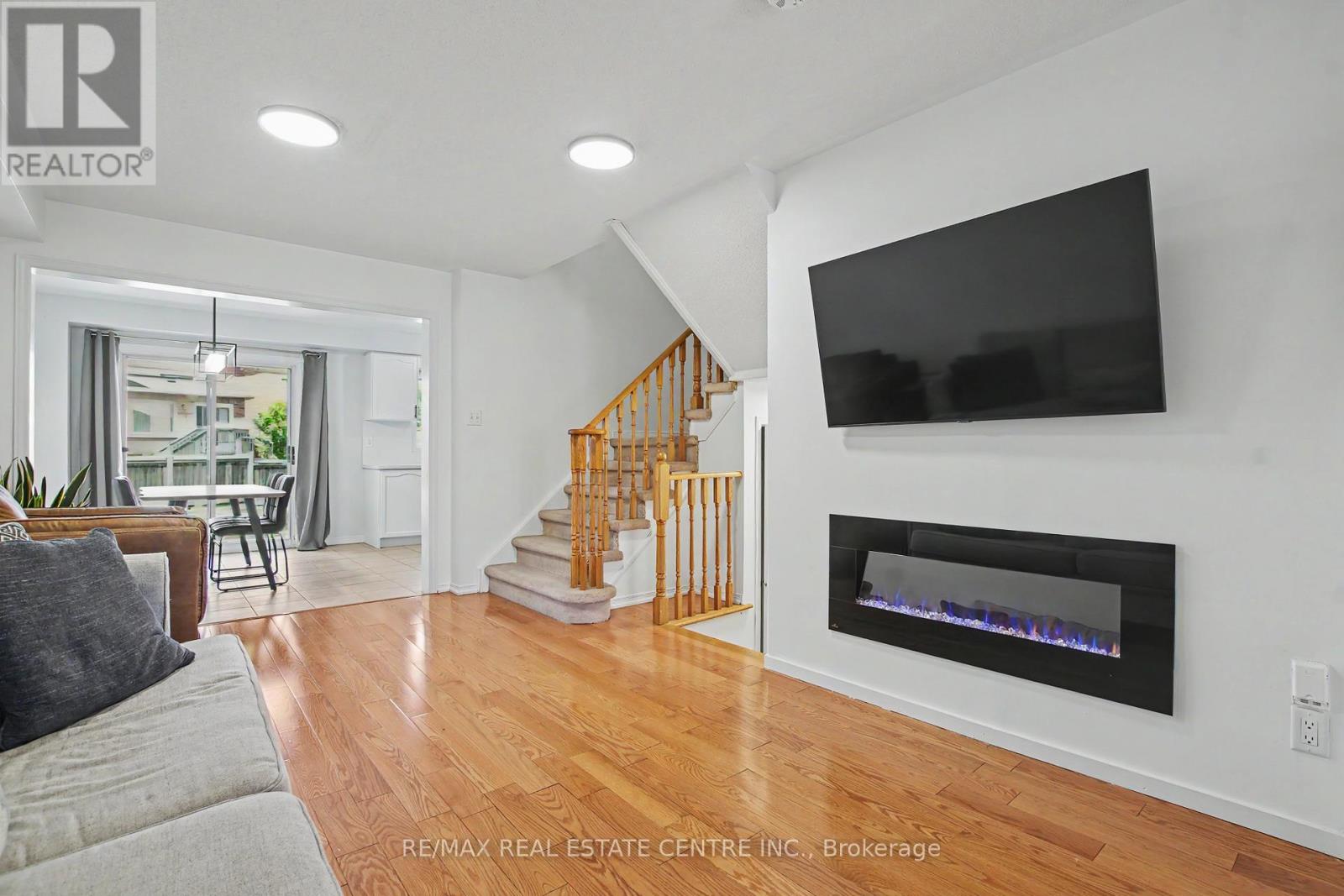 94 Timbertop Crescent Property Photo 8