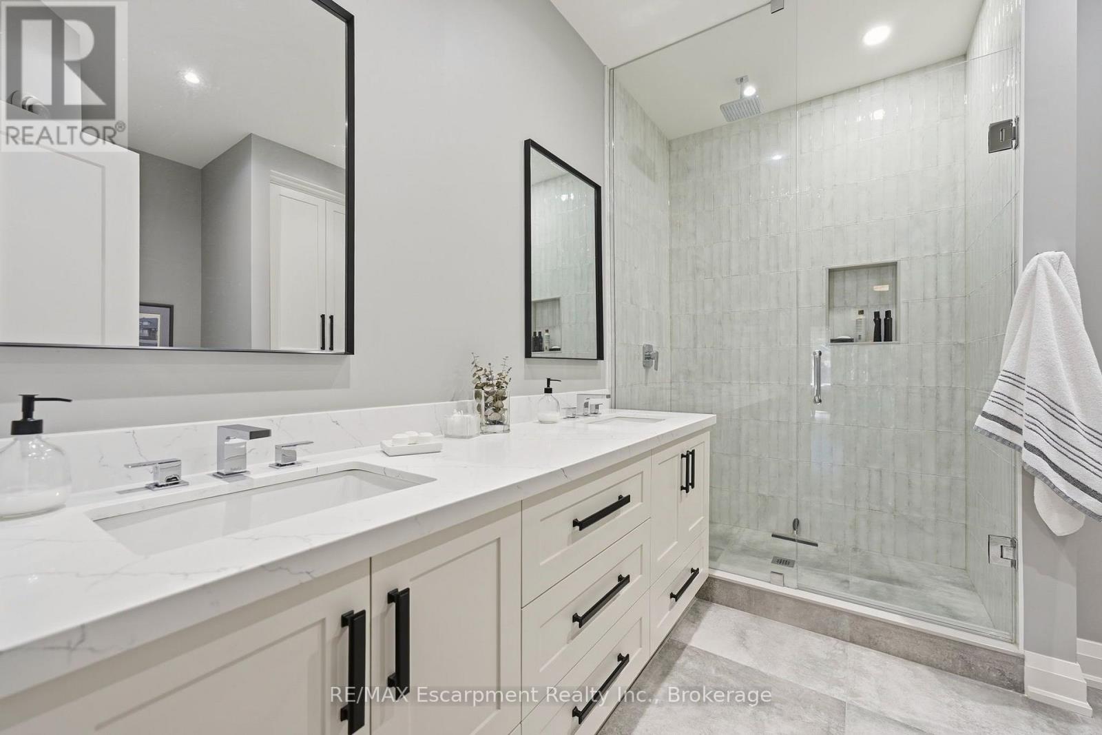 4155 Stonebridge Crescent Property Photo 18