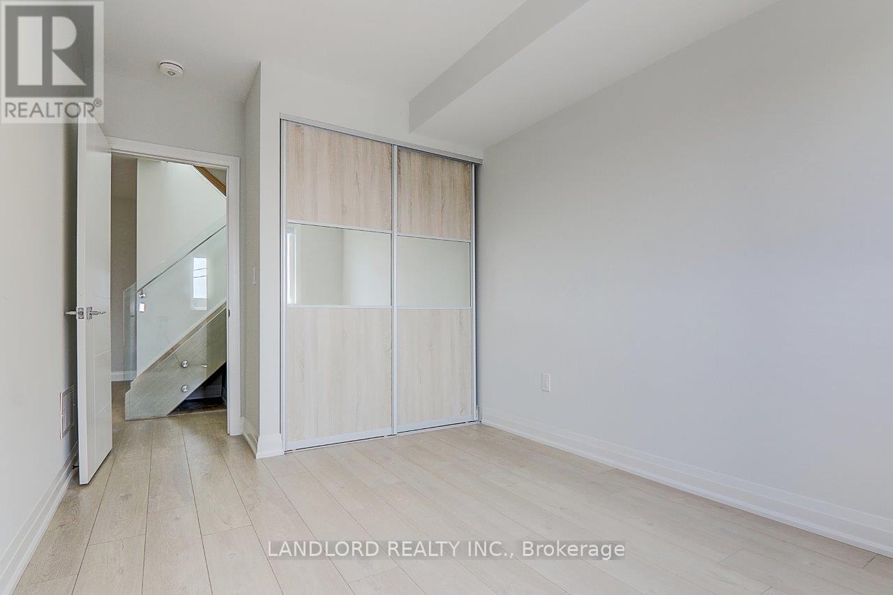 Upper - 115 Livingstone Avenue Property Photo 27