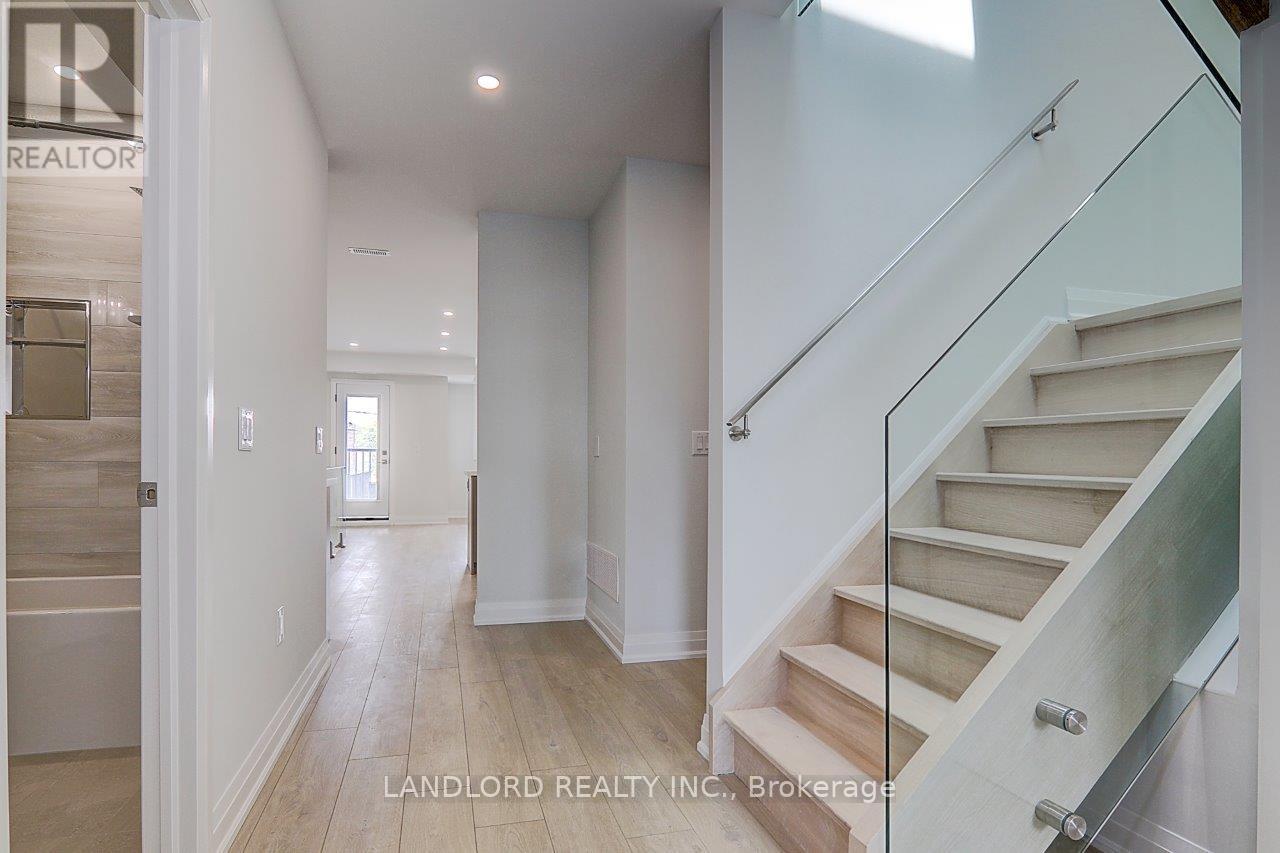 Upper - 115 Livingstone Avenue Property Photo 28