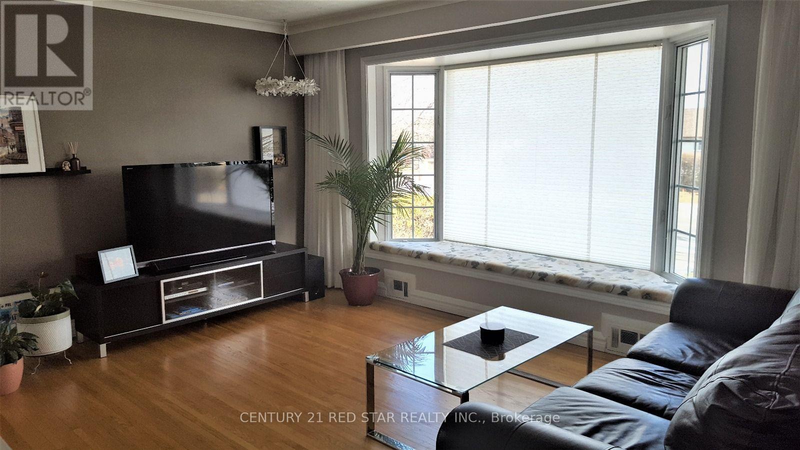 235 Mary Street Property Photo 7