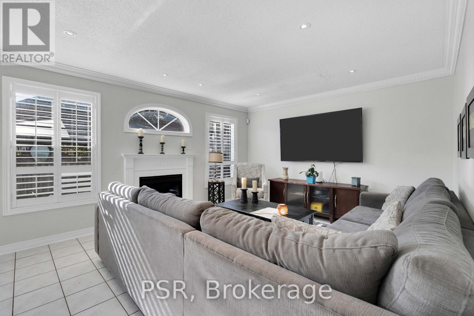 10 Baccarat Crescent Property Photo 8