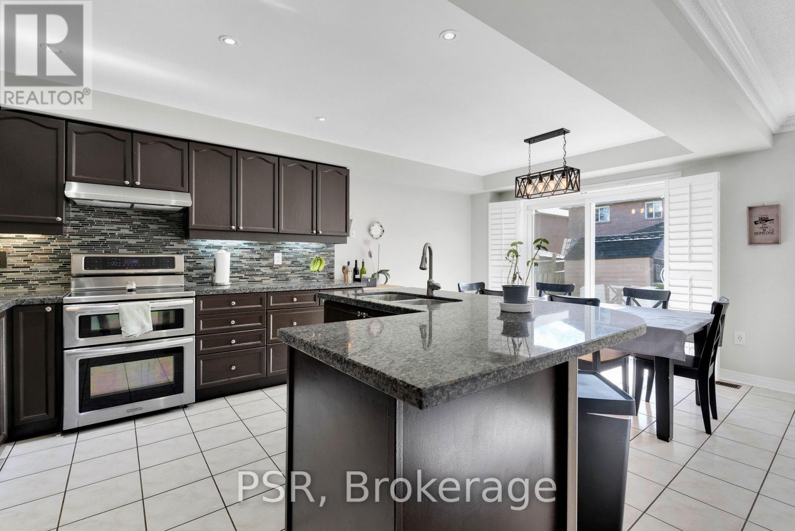 10 Baccarat Crescent Property Photo 12