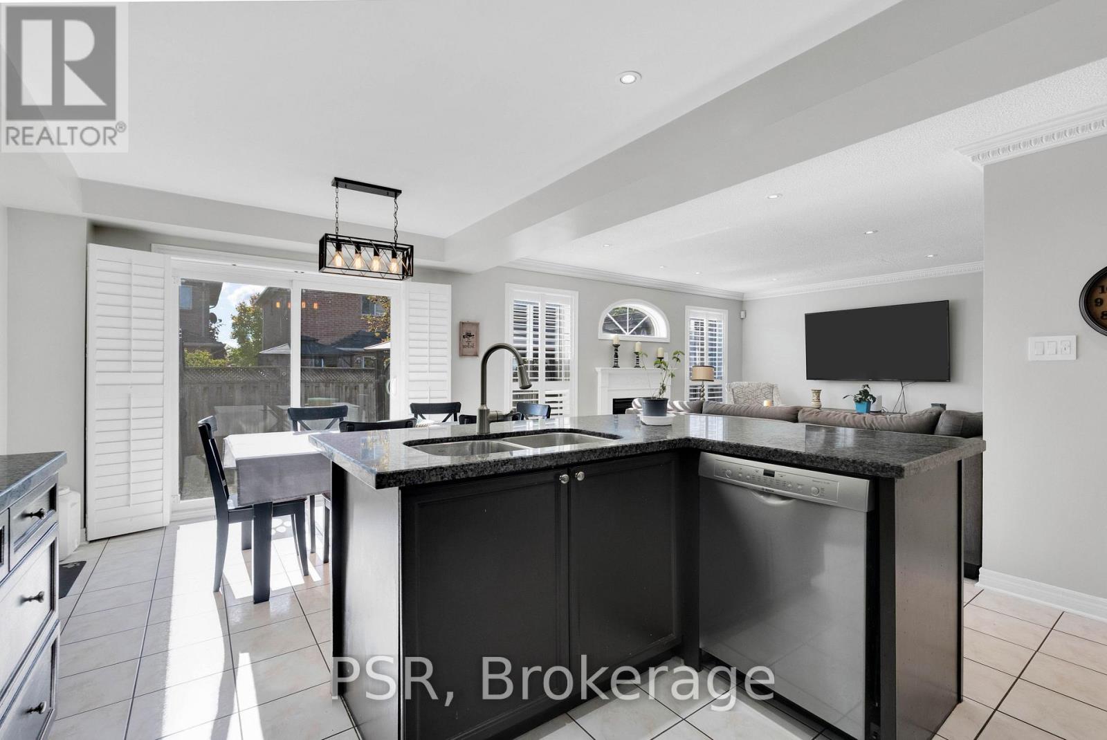 10 Baccarat Crescent Property Photo 13