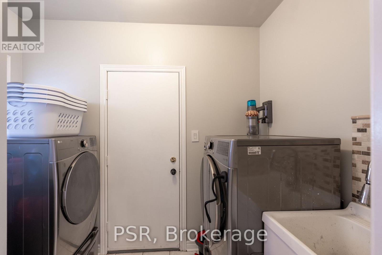 10 Baccarat Crescent Property Photo 17