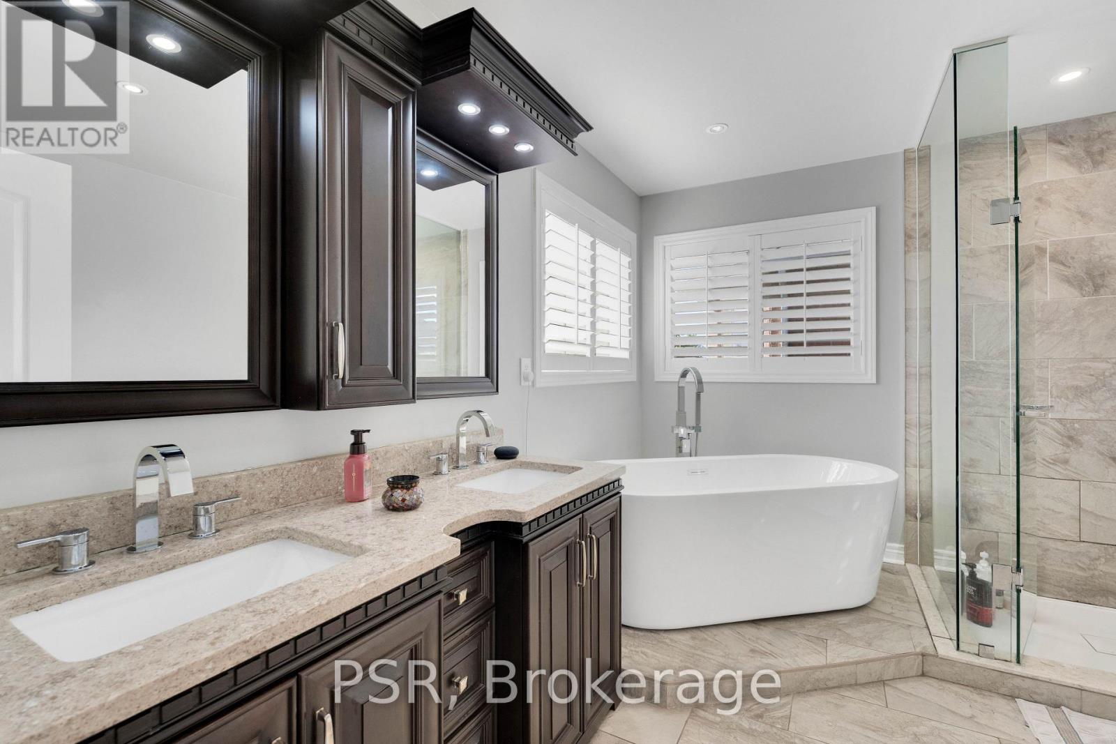 10 Baccarat Crescent Property Photo 25