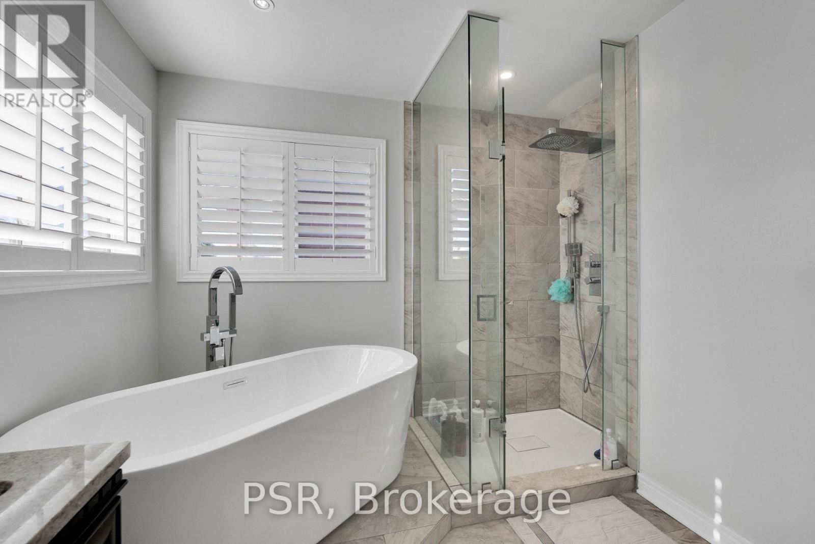 10 Baccarat Crescent Property Photo 26