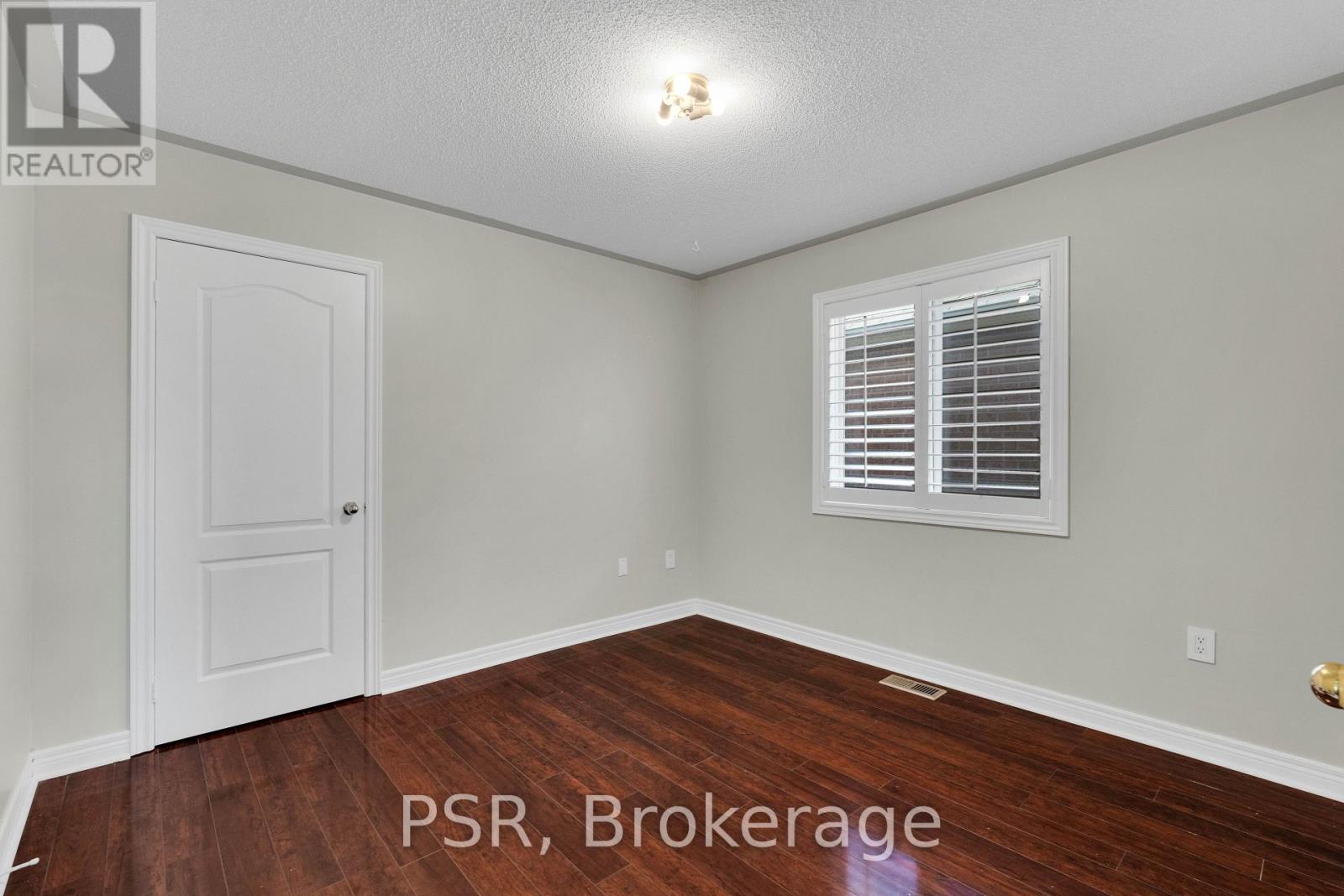 10 Baccarat Crescent Property Photo 28