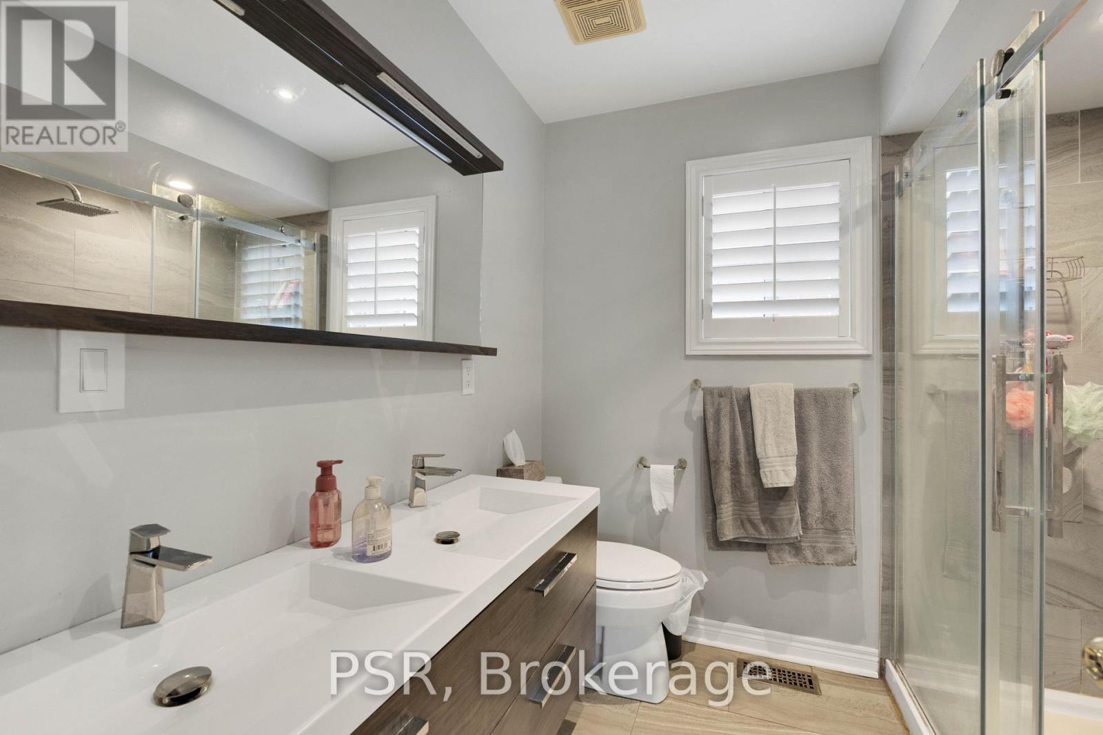 10 Baccarat Crescent Property Photo 32