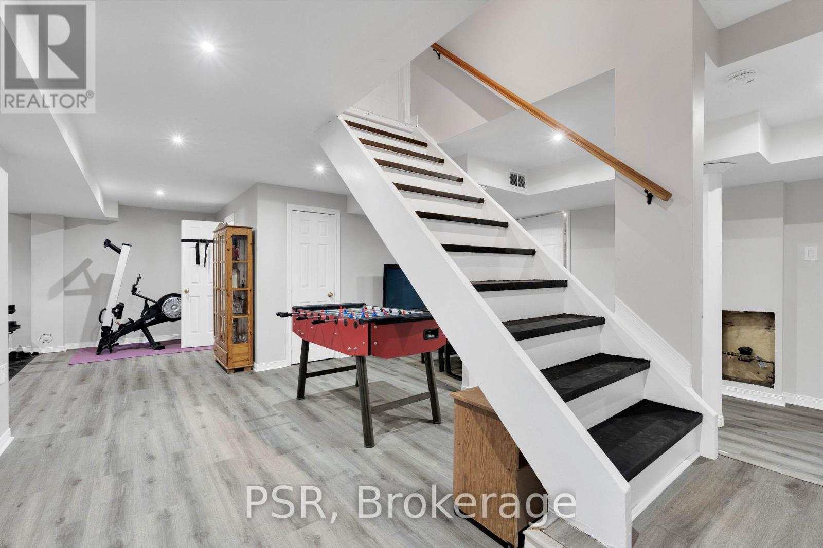 10 Baccarat Crescent Property Photo 33