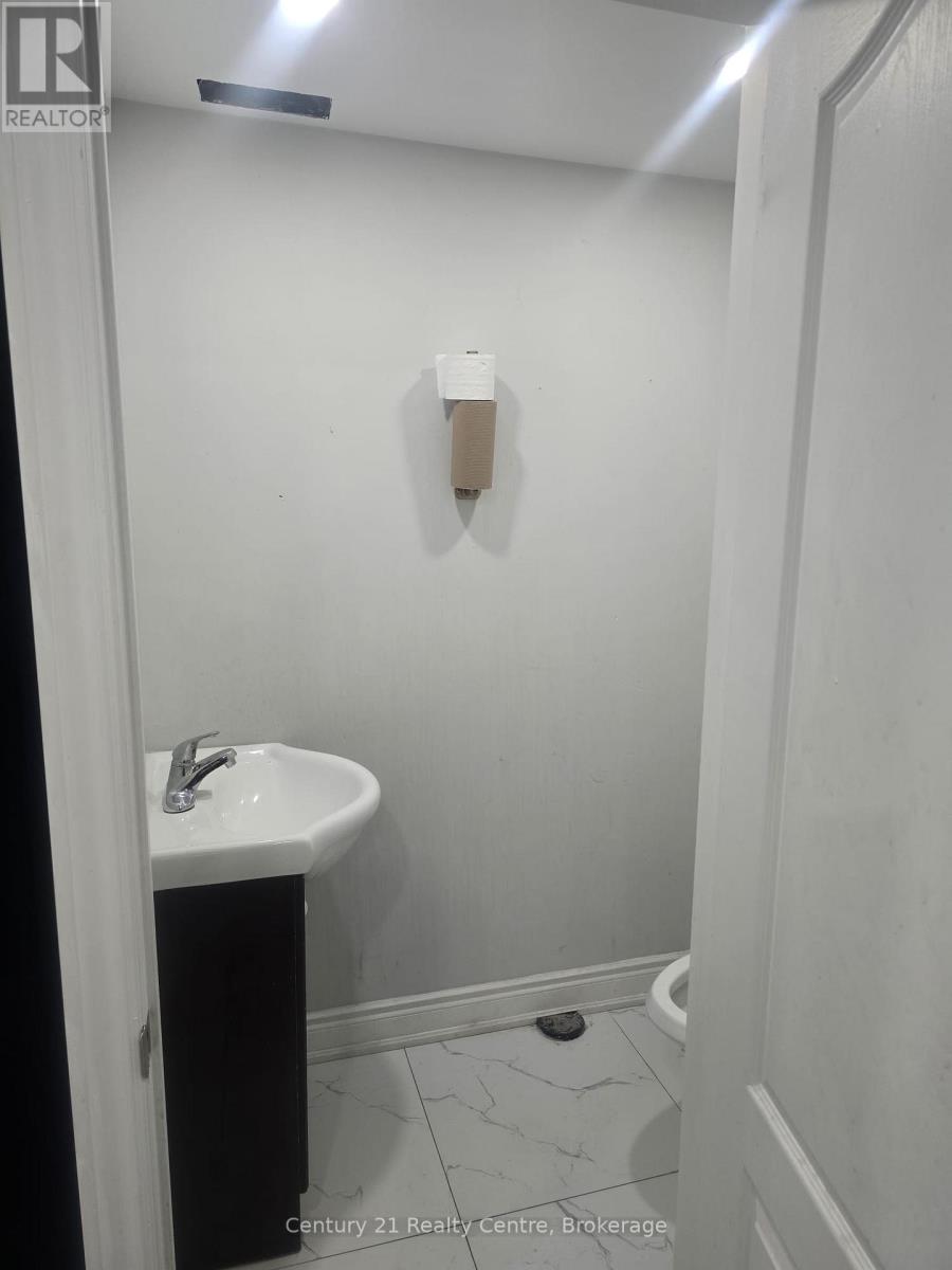 4 - 341 Parkhurst Square Property Photo 3