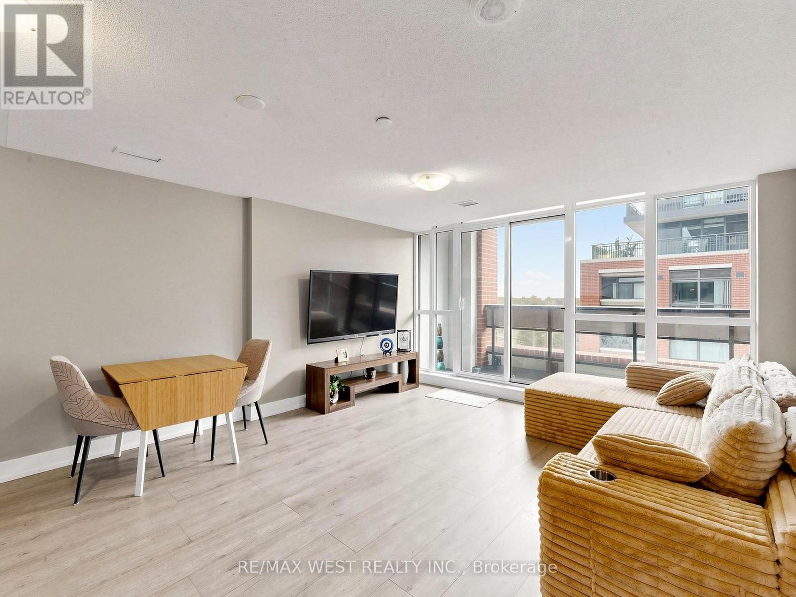 608 - 3091 Dufferin Street Property Photo 23