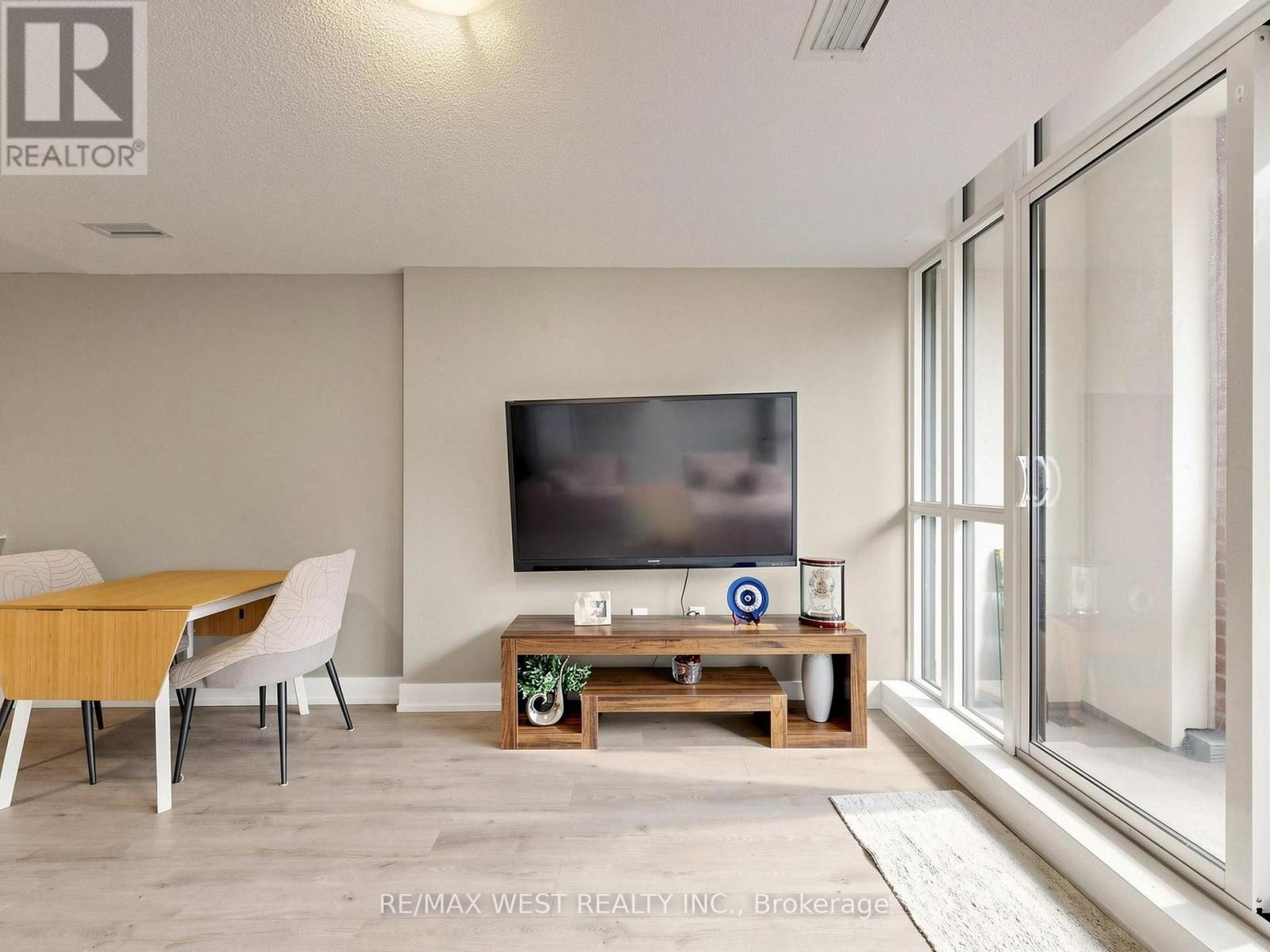 608 - 3091 Dufferin Street Property Photo 24