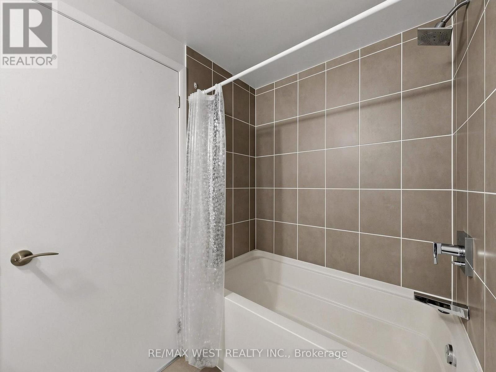 608 - 3091 Dufferin Street Property Photo 32
