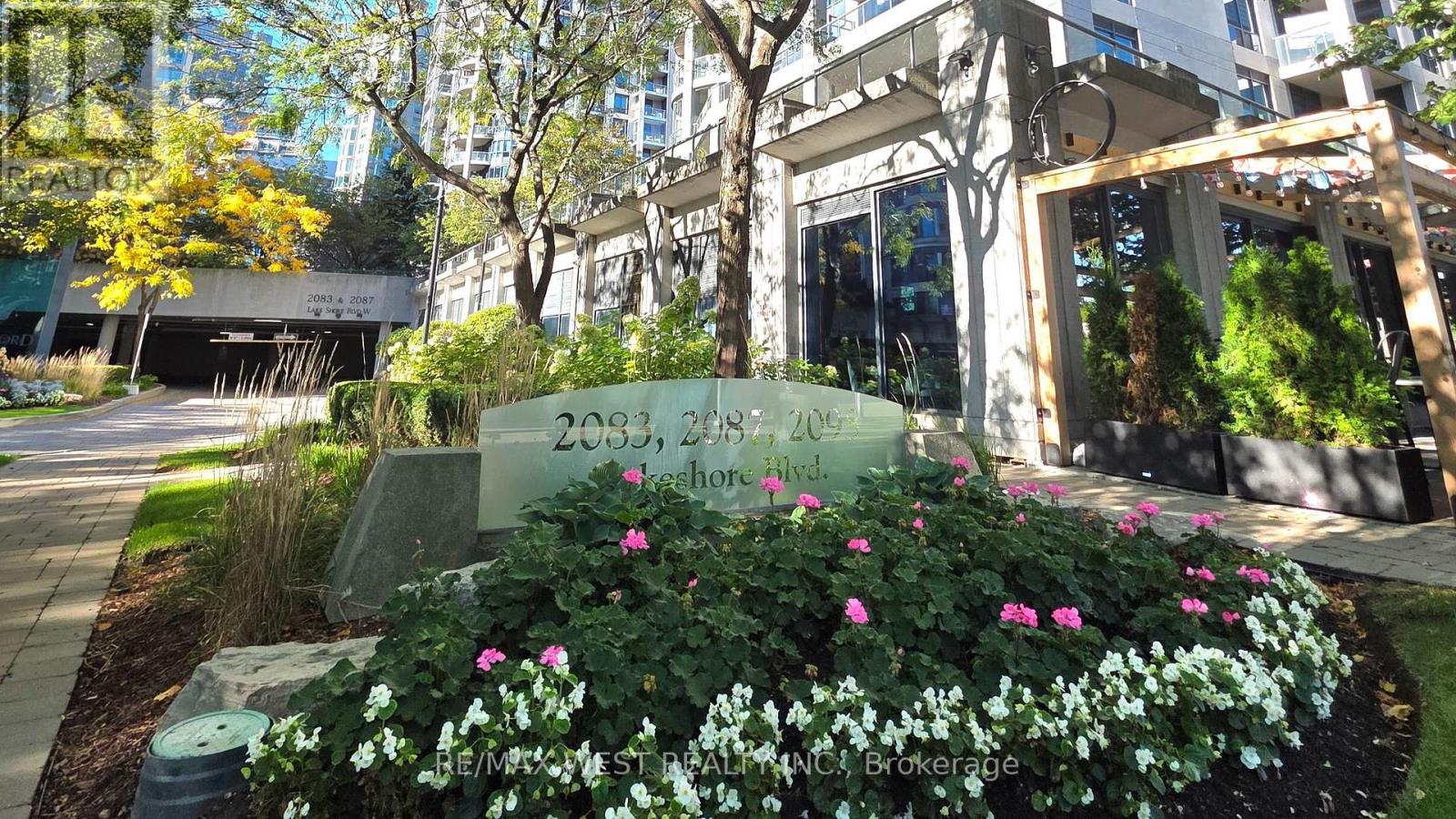 914 - 2083 Lake Shore Boulevard Property Photo 3