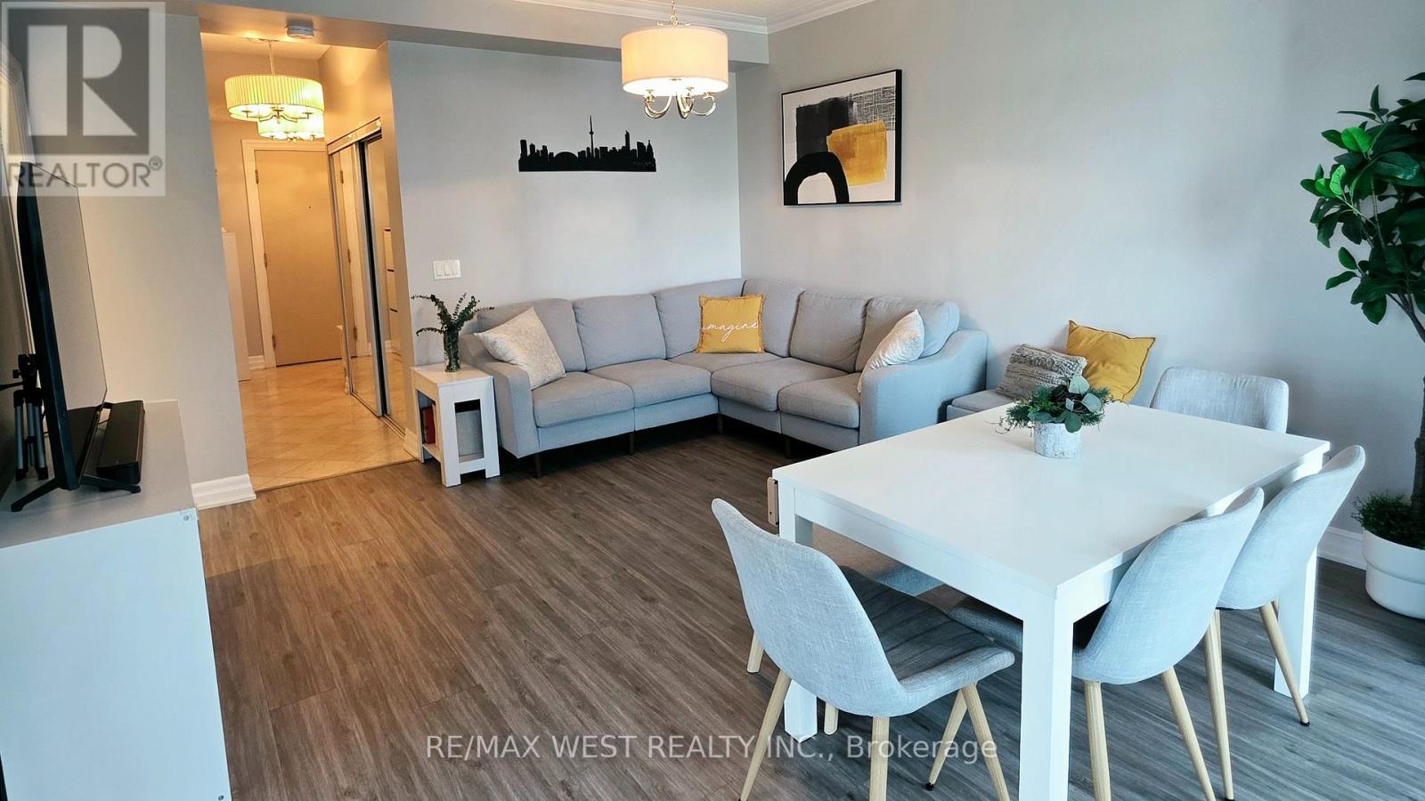 914 - 2083 Lake Shore Boulevard Property Photo 8