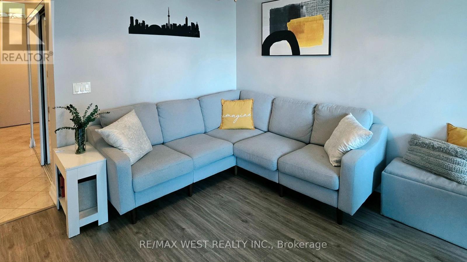 914 - 2083 Lake Shore Boulevard Property Photo 9