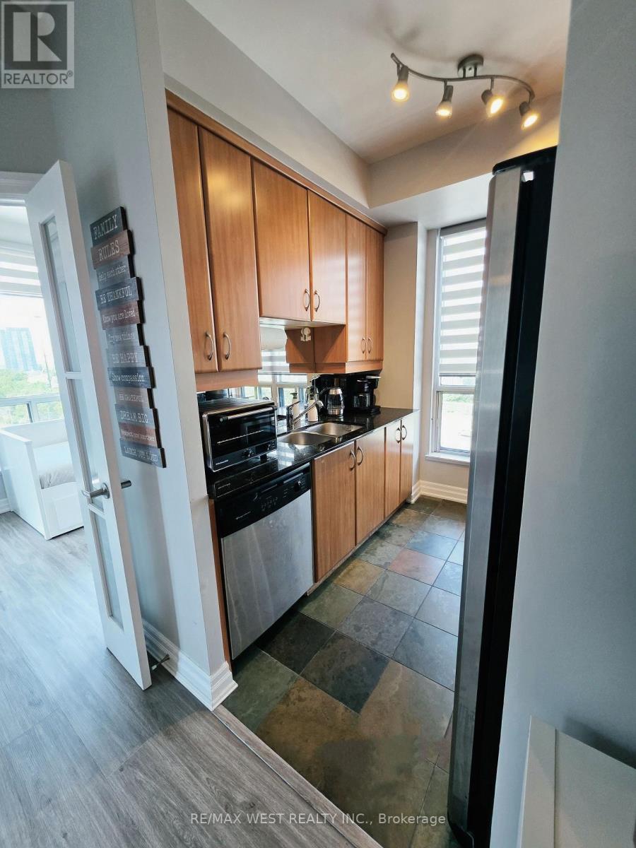 914 - 2083 Lake Shore Boulevard Property Photo 13