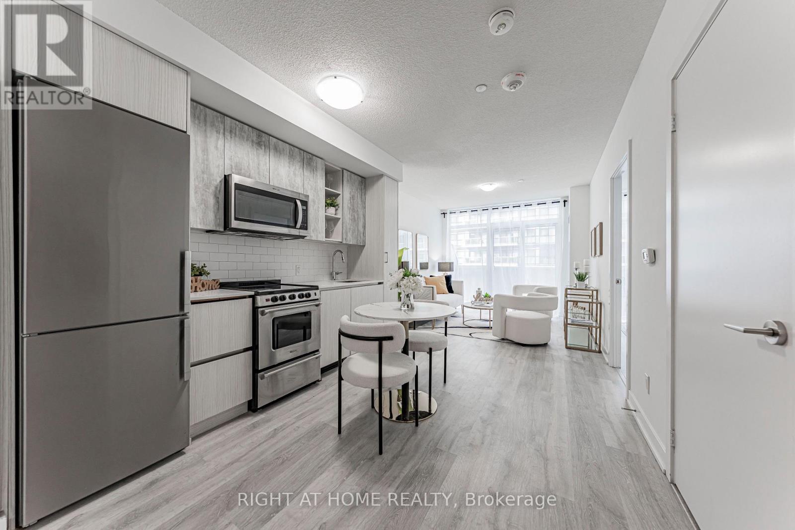 402 - 251 Manitoba Street Property Photo 6