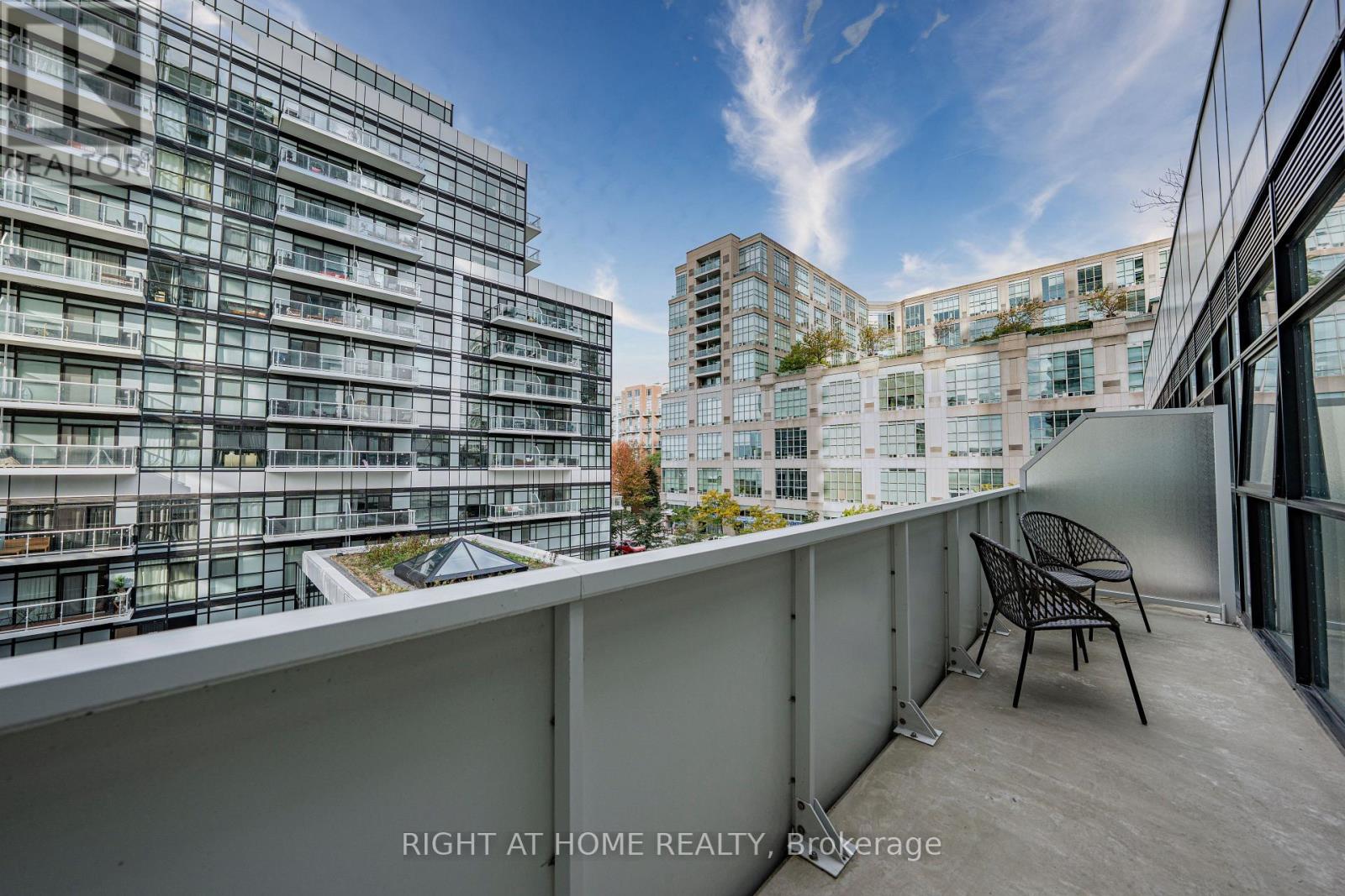 402 - 251 Manitoba Street Property Photo 9