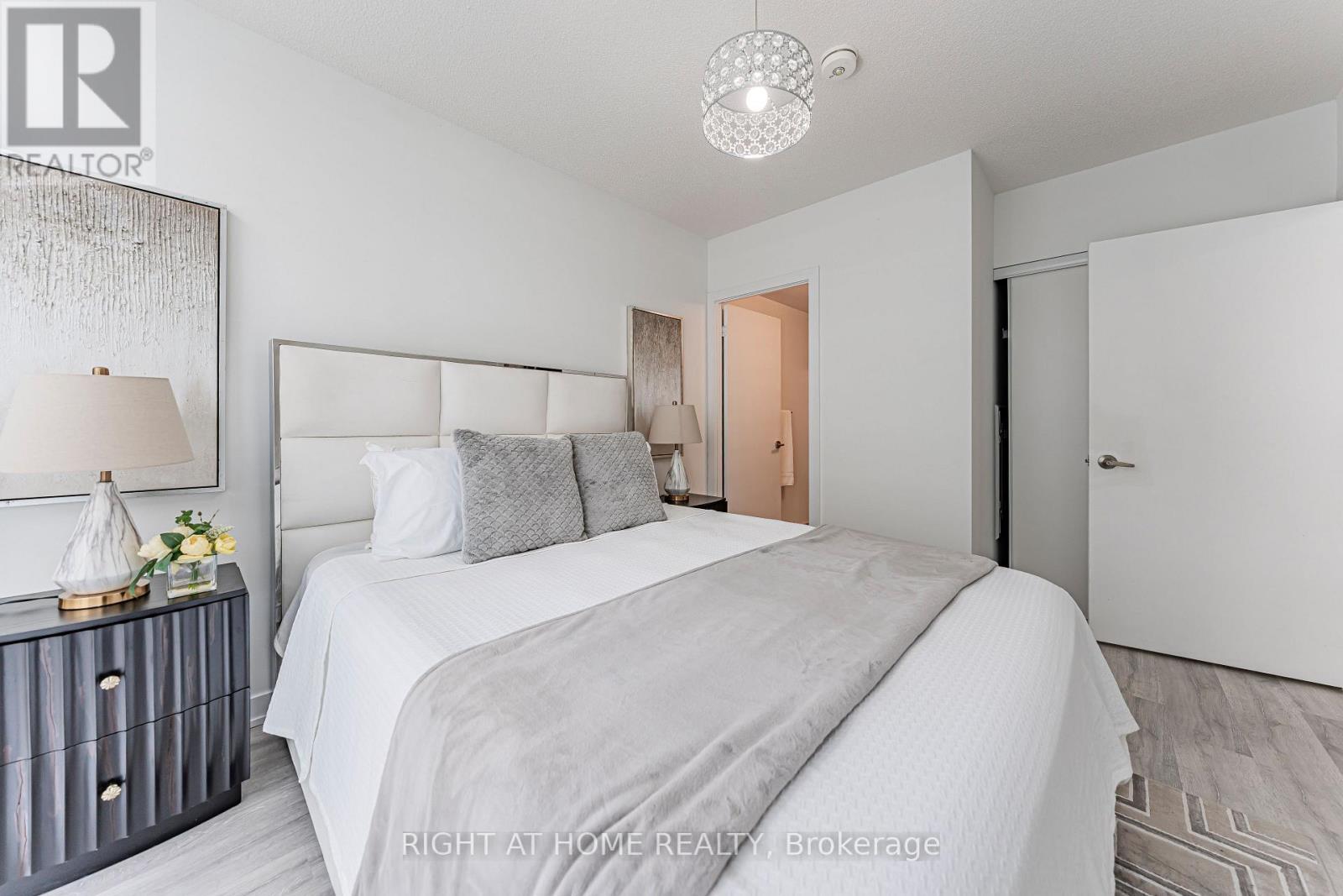 402 - 251 Manitoba Street Property Photo 12