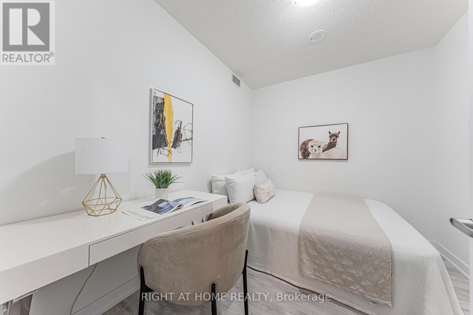 402 - 251 Manitoba Street Property Photo 17
