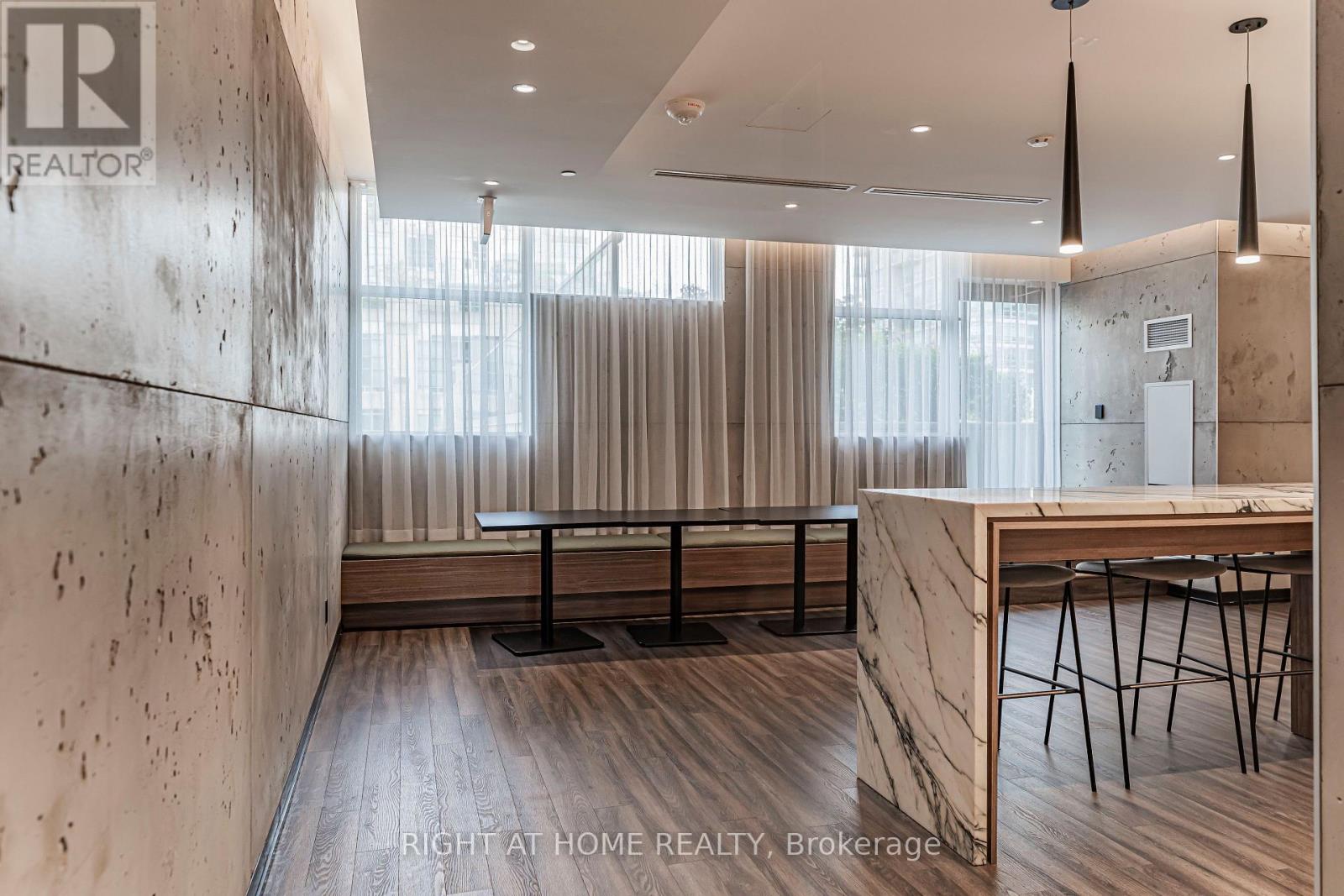 402 - 251 Manitoba Street Property Photo 24