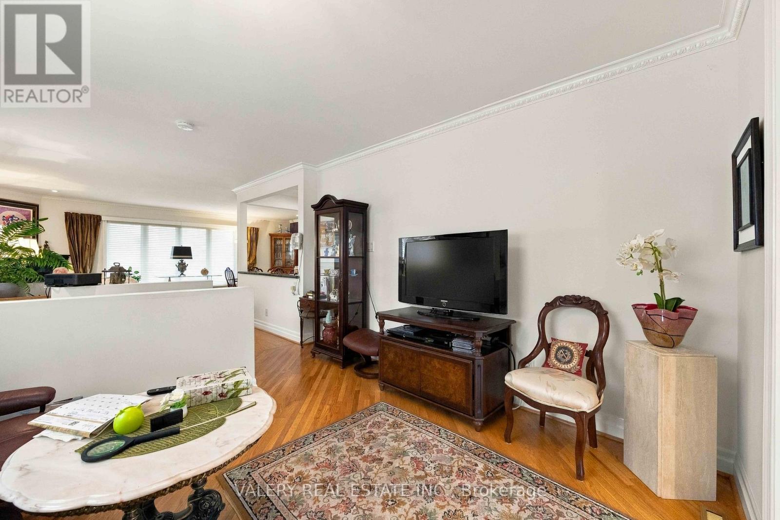 305 Renforth Drive Property Photo 10
