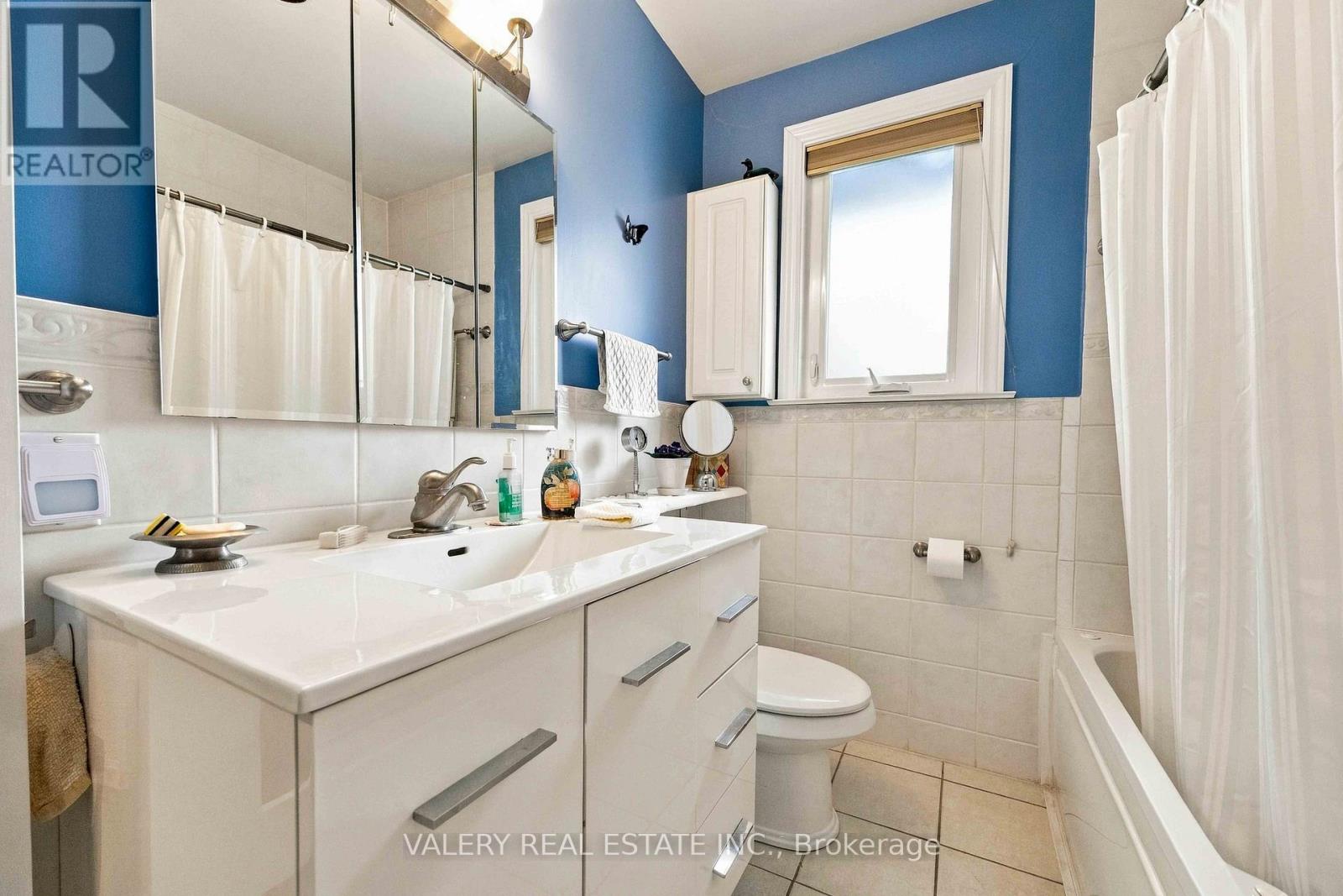 305 Renforth Drive Property Photo 16