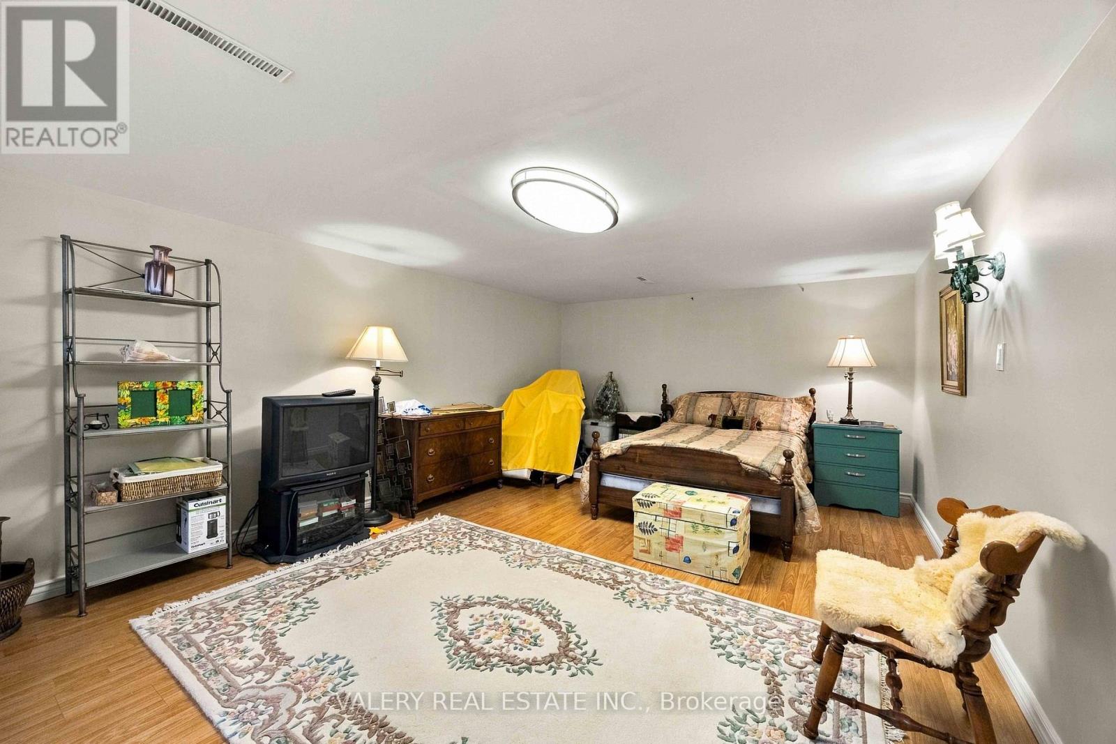 305 Renforth Drive Property Photo 22