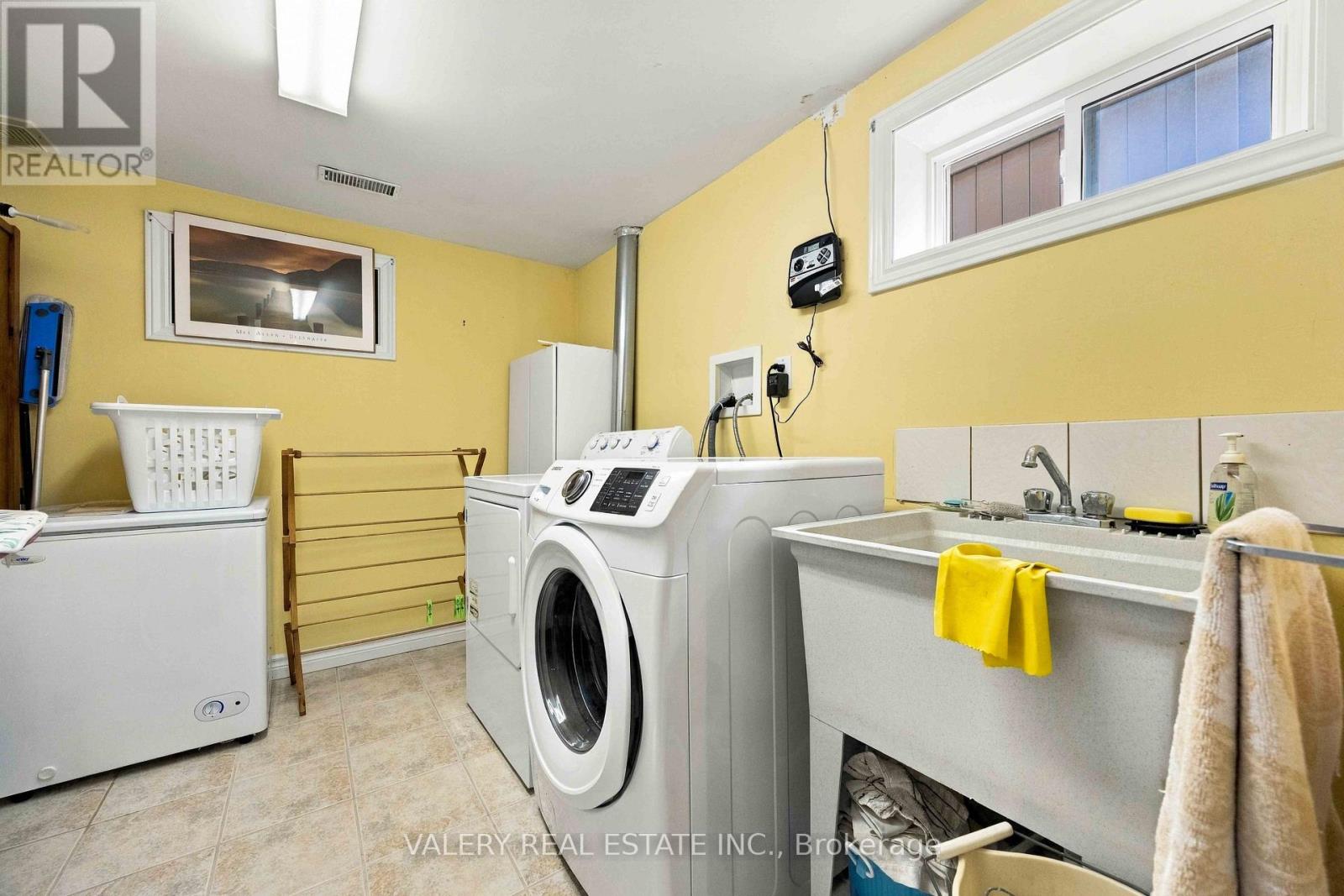 305 Renforth Drive Property Photo 23