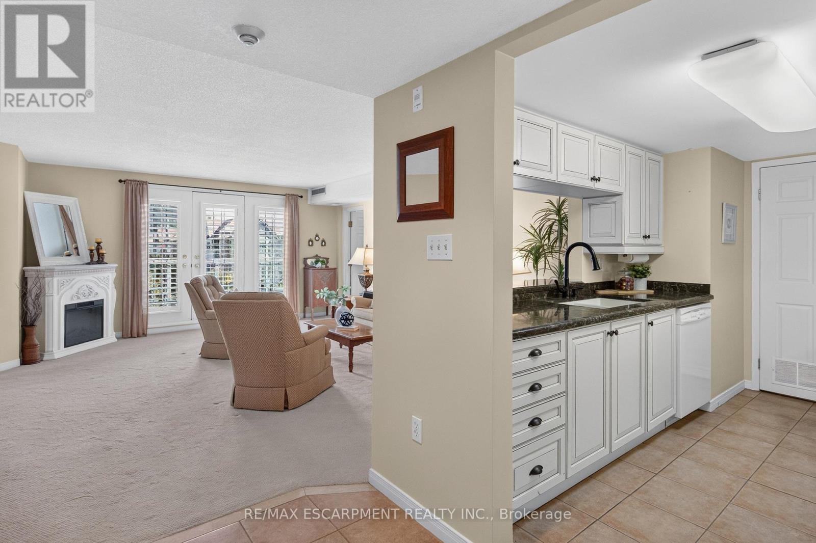 B404 - 216 Plains Road W Property Photo 7